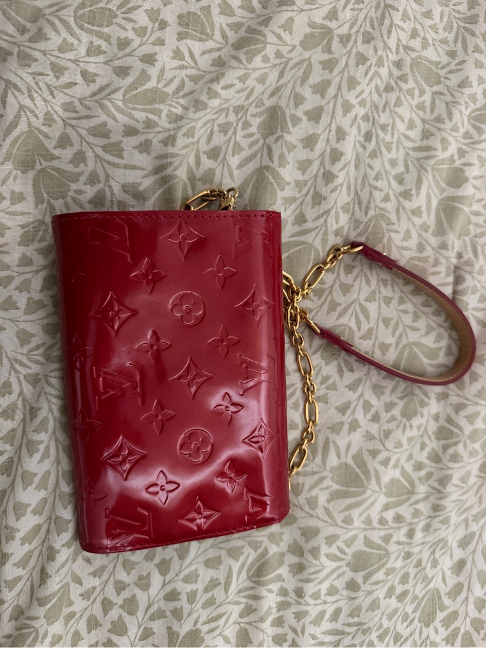 Louis Vuitton Red Vernis Monogram Chain Wallet with Gold Hardware - Picture 5 of 16